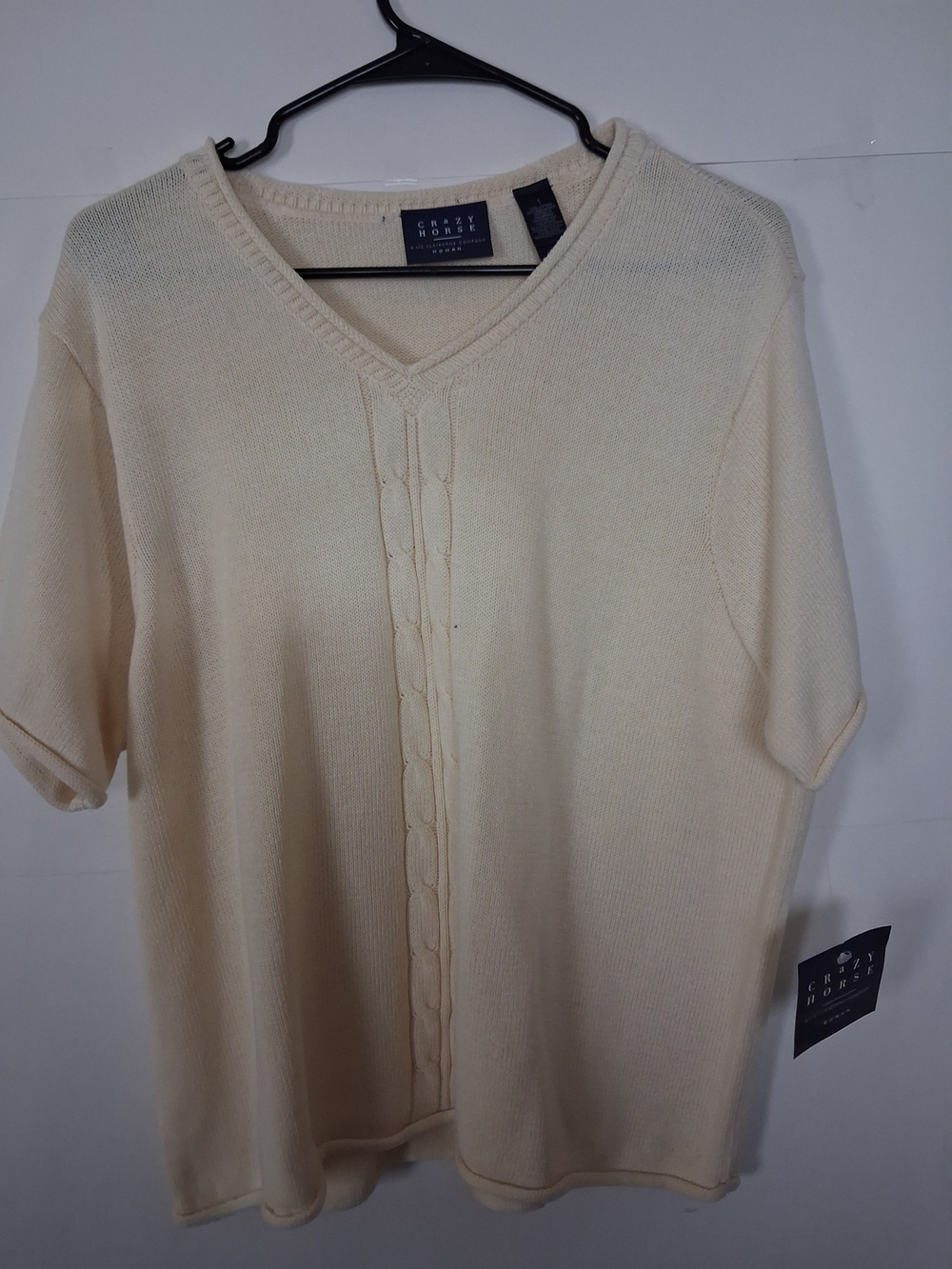 Liz Claiborne Cream V-Neck Short Sleeve Sweater